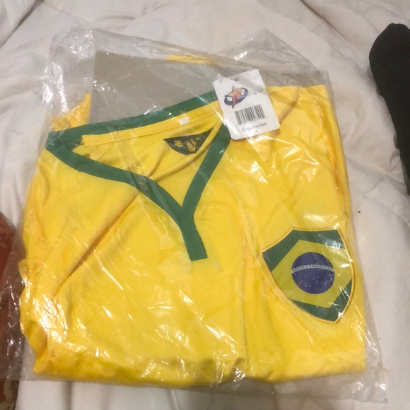 Soccer Jersey . Size M. New with tags. In packge - Picture 2 of 2